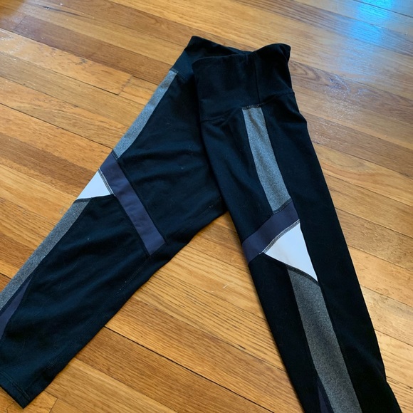 Set of 2 High Waist Black Capri Leggings w/ Detail - Picture 4 of 13